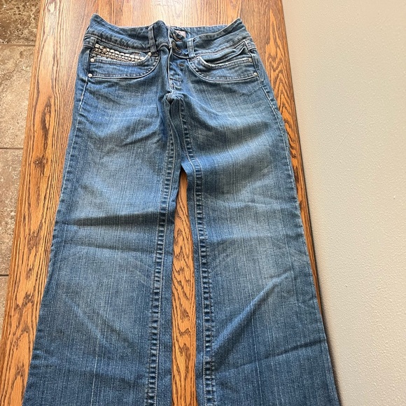 Candies vintage blue jeans with beautiful embroidered pockets and details - Picture 2 of 11